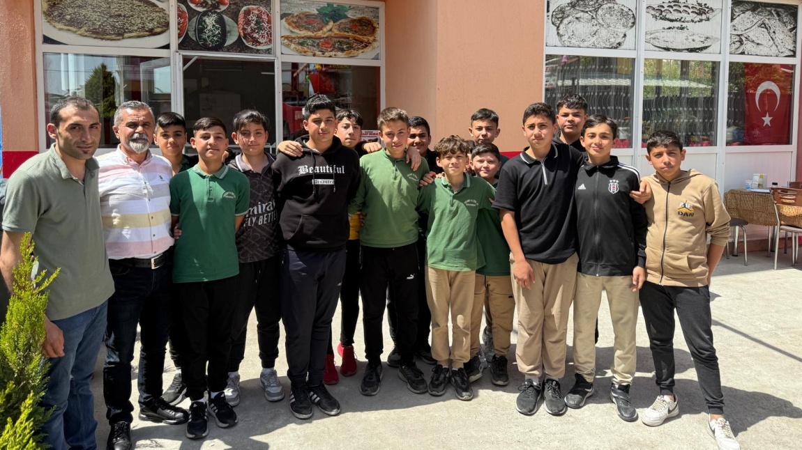 SAMPİYONLUK SEVİNCİ ENDER PİDE'NİN İKRAMIYLA TAÇLANDI.